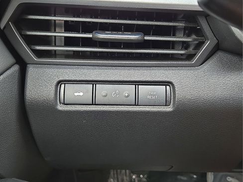 Used 2025 Nissan Altima 2.5 SV FWD image 24