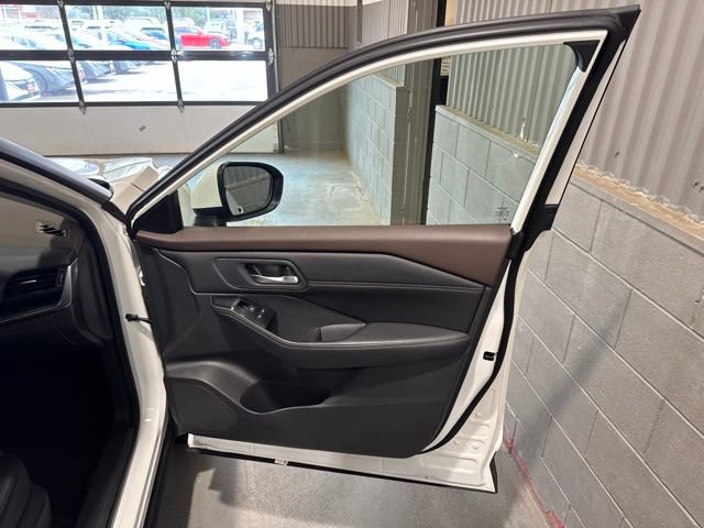 Certified 2023 Nissan Rogue SV w/ SV Premium B Package AWD/4WD image 16