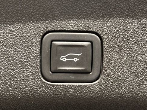 Certified 2023 Cadillac Escalade ESV Sport Platinum image 34