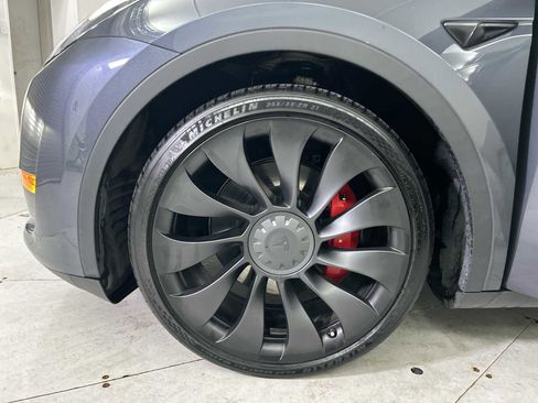 Used 2022 Tesla Model Y Performance image 17