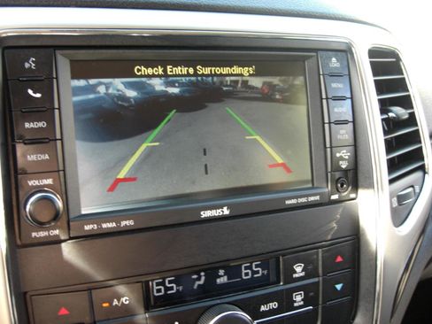 Used 2011 Jeep Grand Cherokee Laredo image 25