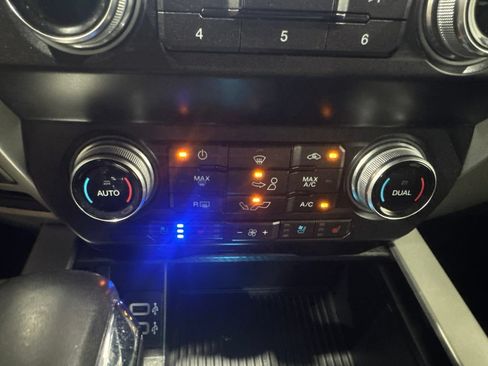 Used 2019 Ford F150 Lariat w/ Equipment Group 502A Luxury AWD/4WD image 33