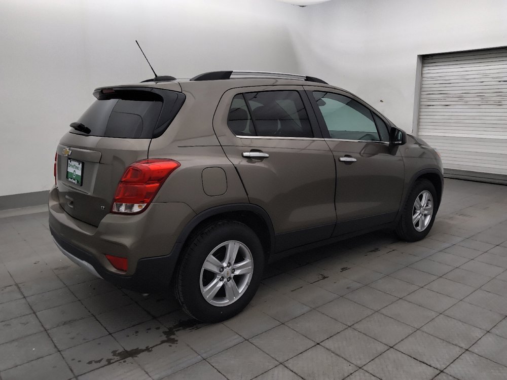 Used 2020 Chevrolet Trax LT w/ Sun & Sound Package FWD image 10