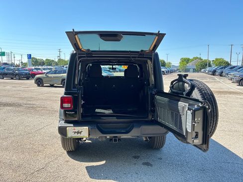 Used 2023 Jeep Wrangler Unlimited Sport AWD/4WD image 21