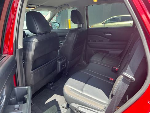 Used 2024 Nissan Pathfinder SL AWD/4WD image 4