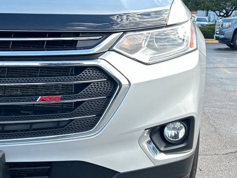 Used 2021 Chevrolet Traverse LT w/ LT Premium Package AWD/4WD image 3