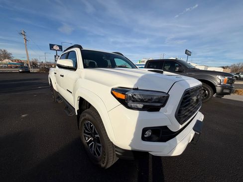 Used 2023 Toyota Tacoma 4x4 Double Cab image 4