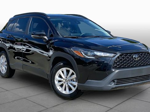 Used 2022 Toyota Corolla Cross LE w/ Moonroof Package FWD image 3