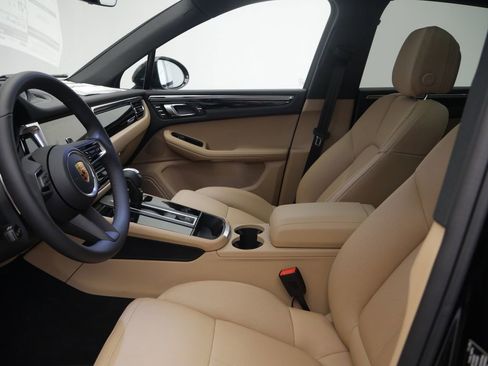 New 2026 Porsche Macan AWD/4WD image 5