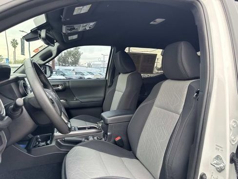 Used 2023 Toyota Tacoma TRD Off-Road image 17