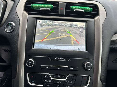 Used 2019 Ford Fusion SE image 16