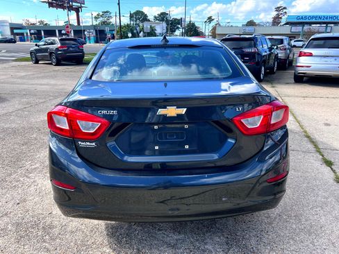 Used 2017 Chevrolet Cruze LT w/ Convenience Package image 5