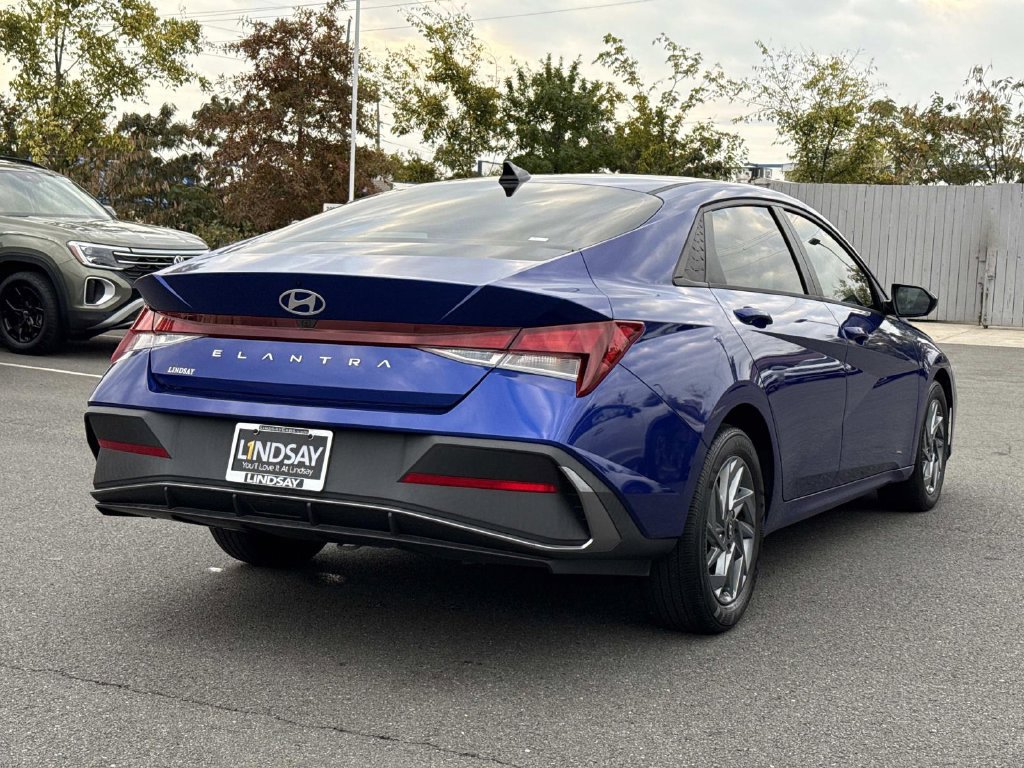 Used 2024 Hyundai Elantra SEL FWD image 3