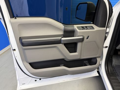 Used 2017 Ford F150 XLT AWD/4WD image 9