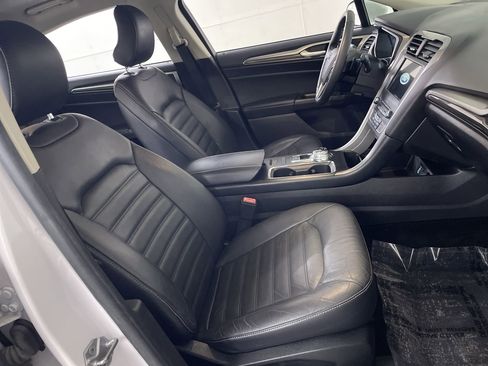 Used 2018 Ford Fusion SE w/ Fusion SE Technology Package image 24