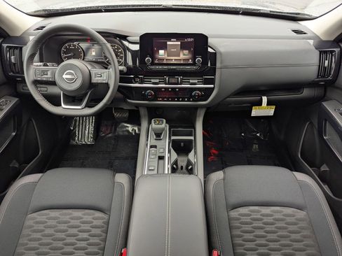 New 2025 Nissan Pathfinder SV image 10
