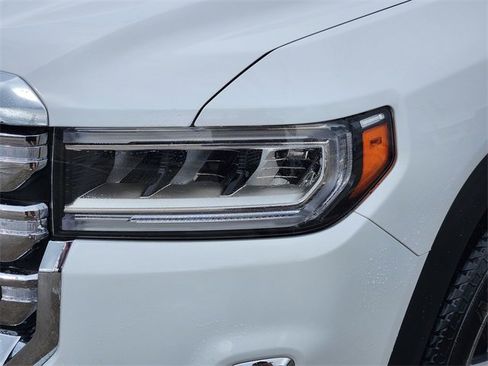 Used 2023 GMC Acadia SLE w/ Driver Convenience Package image 9