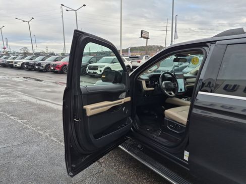 Certified 2023 Ford Expedition Limited image 9