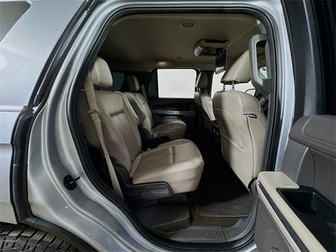 Used 2021 Ford Expedition XLT image 28