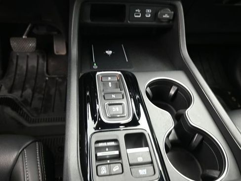 Used 2025 Honda Pilot EX-L image 12