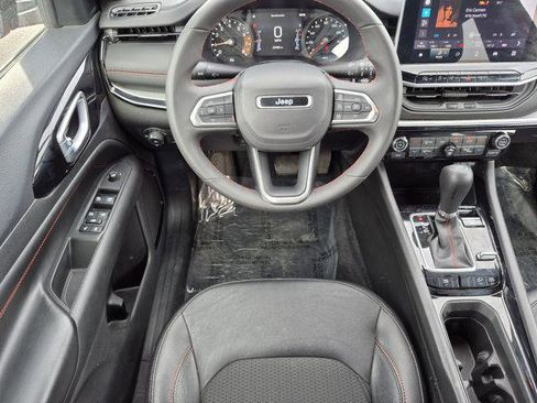 Certified 2025 Jeep Compass Trailhawk AWD/4WD image 21