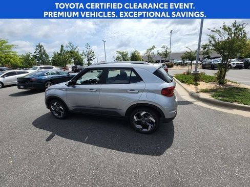 Certified 2024 Hyundai Venue SEL FWD image 9
