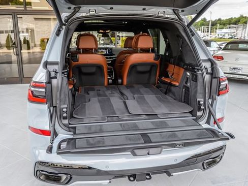 Used 2023 BMW X7 xDrive40i w/ M Sport Package AWD/4WD image 11