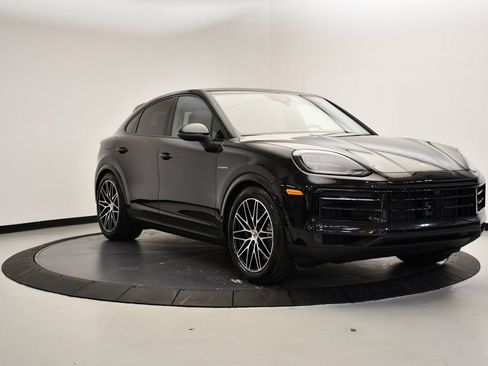 Certified 2025 Porsche Cayenne E-Hybrid Coupe AWD/4WD image 9