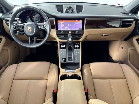 Certified 2026 Porsche Macan image 17