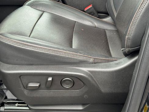 Used 2024 Chevrolet Suburban High Country image 29