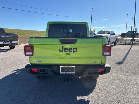 Used 2025 Jeep Gladiator Sport image 8
