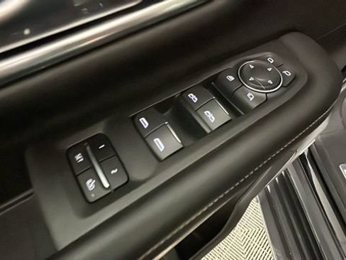 Used 2021 Chevrolet Suburban Premier w/ Premium Package RWD image 10