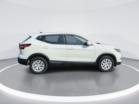 Used 2020 Nissan Rogue Sport S image 9