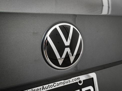 Used 2024 Volkswagen Taos SE image 18