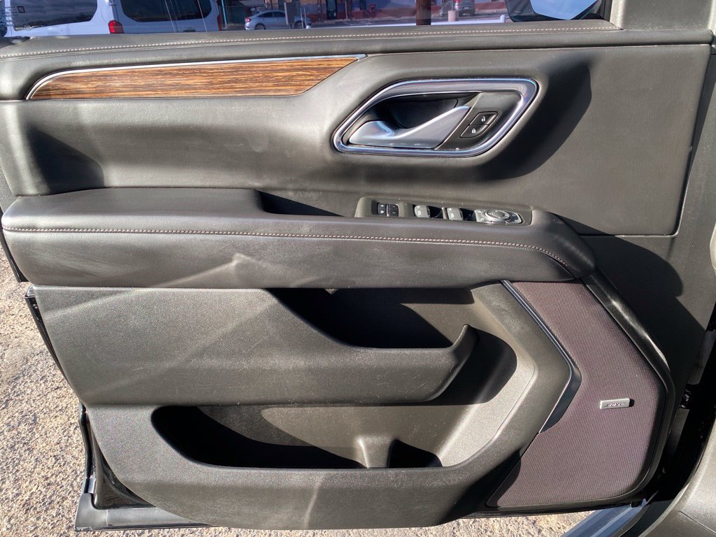 Used 2022 Chevrolet Suburban High Country AWD/4WD image 46