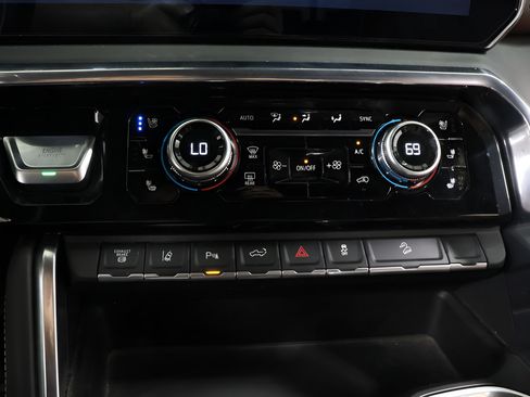 Used 2024 GMC Sierra 2500 Denali Ultimate AWD/4WD image 10