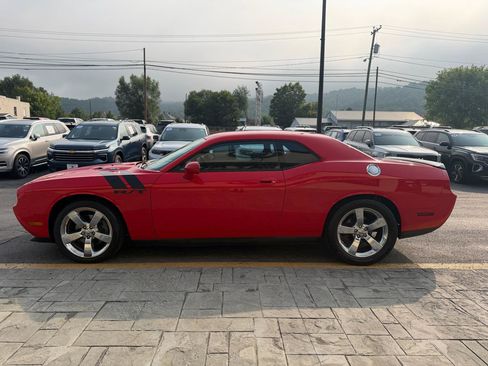Used 2009 Dodge Challenger R/T RWD image 5