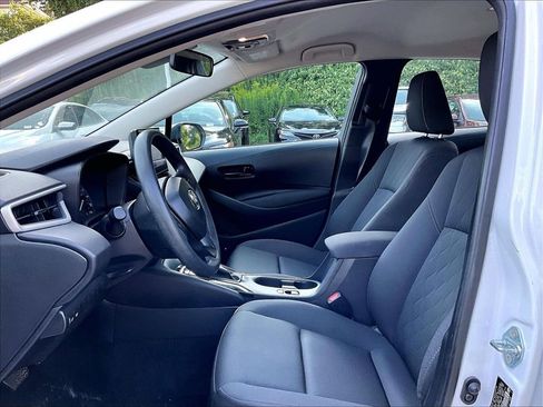 Used 2025 Toyota Corolla LE FWD image 4