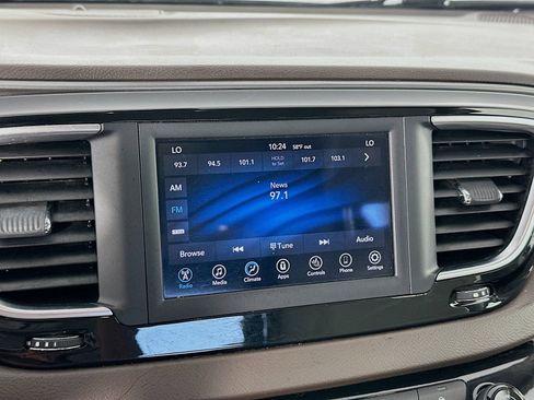 Used 2019 Chrysler Pacifica Touring-L FWD image 13