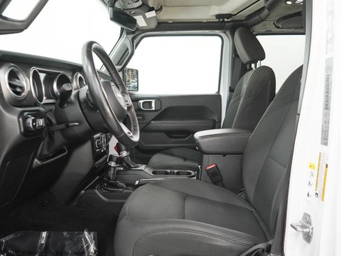 Used 2019 Jeep Wrangler Unlimited Sahara w/ Uconnect 4C Nav & Sound Group AWD/4WD image 21