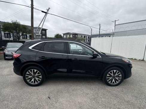 Used 2020 Ford Escape Titanium image 7