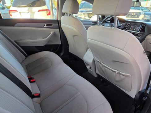 Used 2018 Hyundai Sonata SE FWD image 15