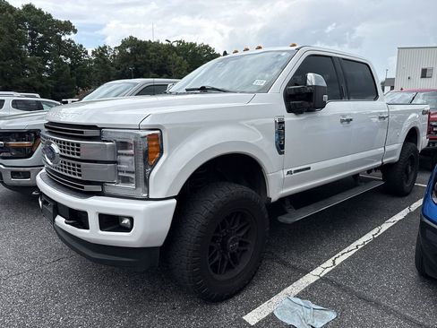 Used 2019 Ford F250 Platinum w/ Platinum Ultimate Package AWD/4WD image 8