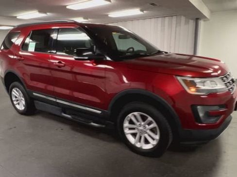 Used 2016 Ford Explorer XLT w/ Equipment Group 202A FWD image 2