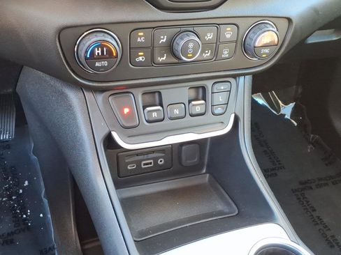 Used 2019 GMC Terrain Denali w/ Advanced Safety Package image 14