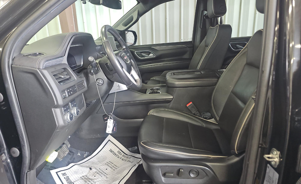 Used 2022 GMC Yukon XL SLT w/ SLT Luxury Package AWD/4WD image 5