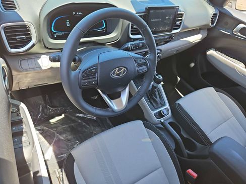 Used 2026 Hyundai Venue SEL FWD image 10