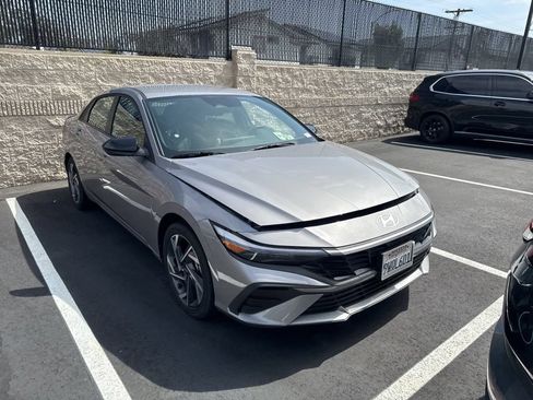 Certified 2025 Hyundai Elantra SEL FWD image 4