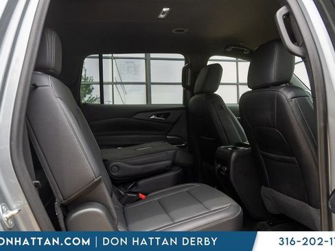 Used 2025 Chevrolet Traverse LT AWD/4WD image 17