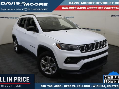 Used 2024 Jeep Compass Latitude AWD/4WD image 1
